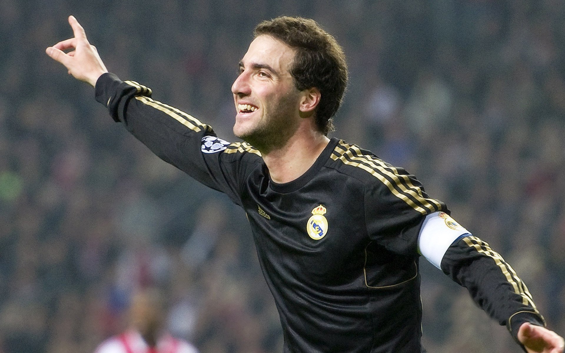 英超:布莱顿4-2大胜伯恩茅斯,阿尔扎拉发挥出众,英超布莱顿对埃弗顿