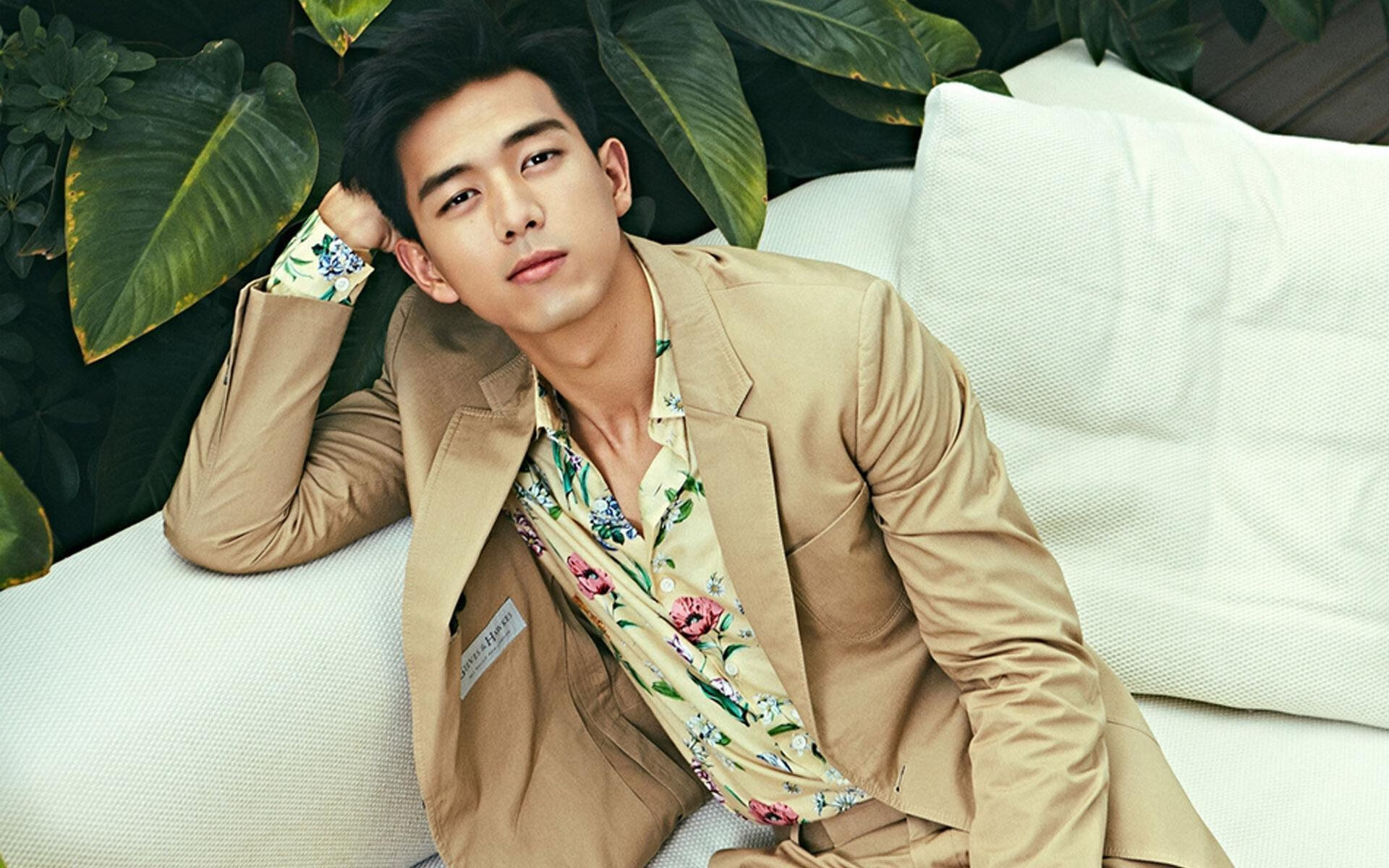 摩洛哥骑手阿米尔·本·哈桑在2024年巴黎奥运会三项赛中获得第20名,展现出色表现。