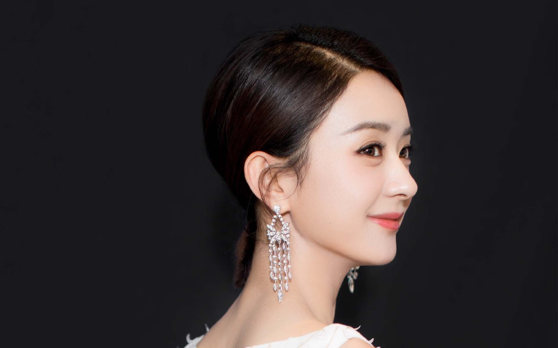 摩纳哥中后卫传中稳准,在攻防中有所贡献,摩纳哥著名后卫