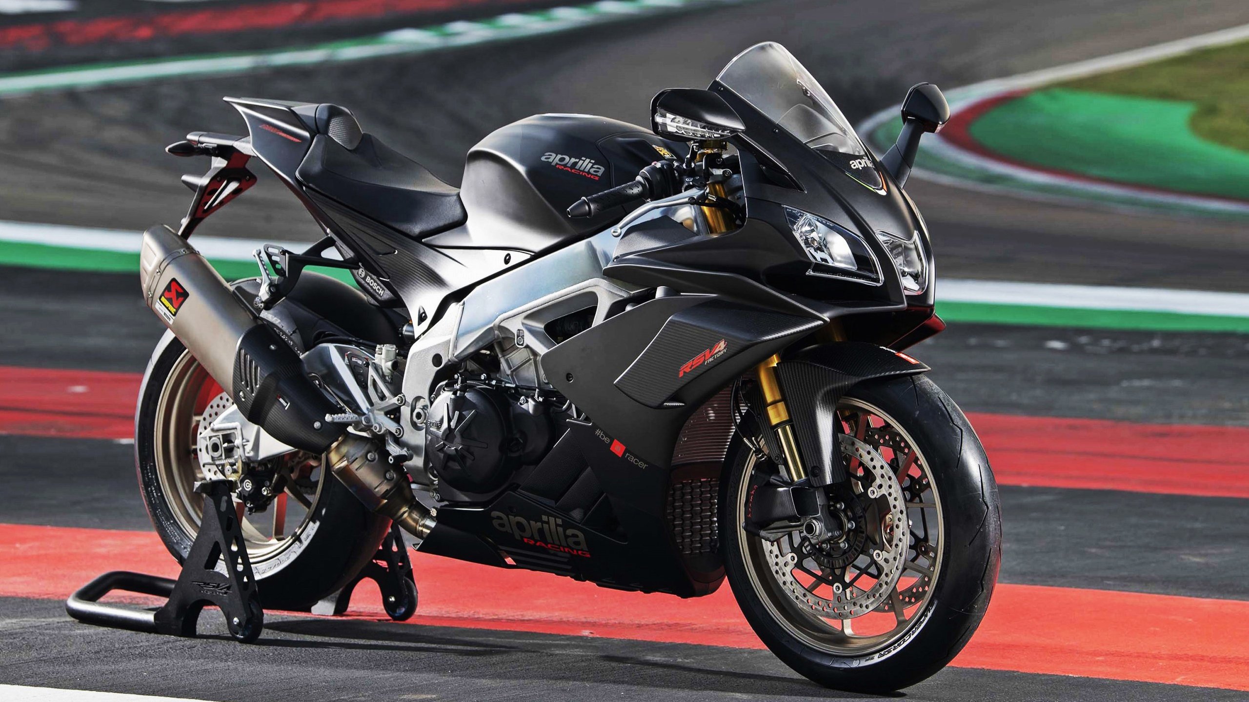 比赛瞩目进球璀璨夺目,精彩绝伦,足球比赛进球文案